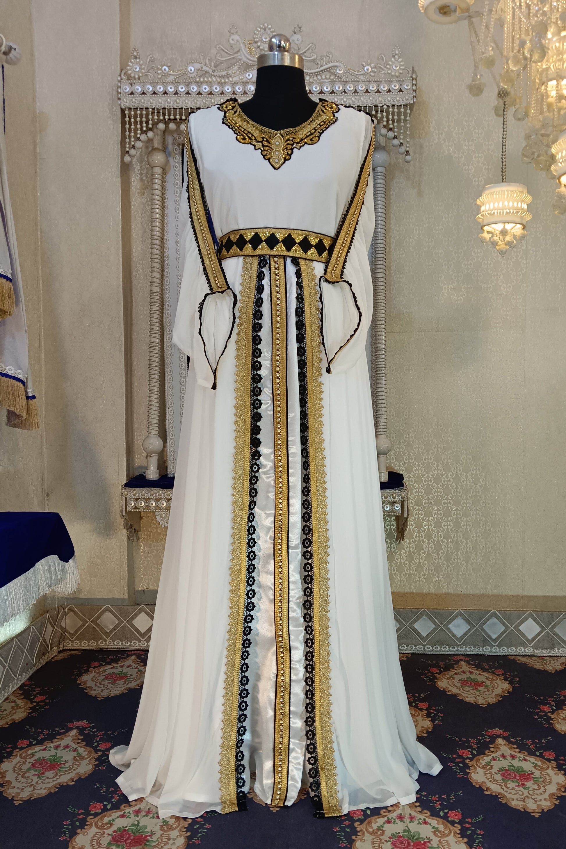 White Embroidery Long Sleeve Kaftan